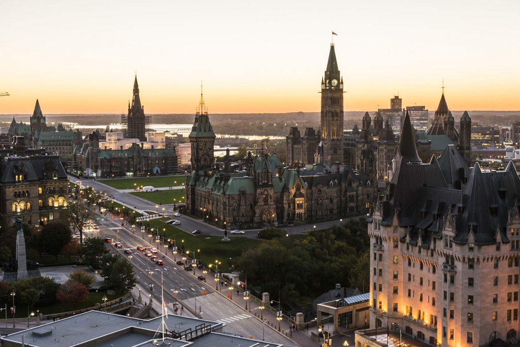 Panoramic-view-of-downtown-Ottawa-with-Parliament-Hill-1024x683